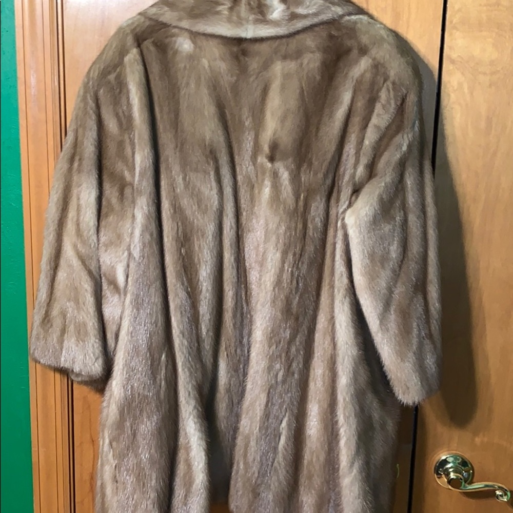 Horne’s Fur Salon Coat - Picture 5 of 7